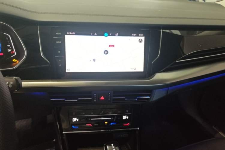 Used Volkswagen Passat 2025 Outstanding Model 380TSI Dragon Glory Edition Audio And AC Panel