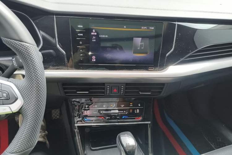 Used Volkswagen Passat 2025 Premium Version 380TSI Dragon Edition Audio And AC Panel