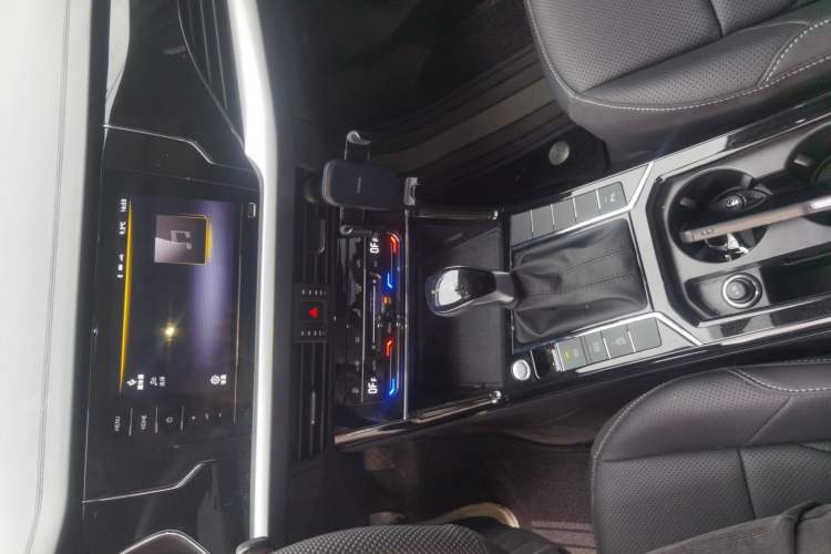 Used Volkswagen Passat 2025 Outstanding Model 330TSI Starry Elite Edition Audio And AC Panel