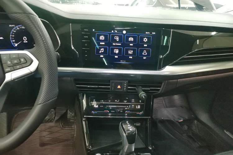 Used Volkswagen Passat 2025 Outstanding Model 380TSI Dragon Glory Edition Audio And AC Panel