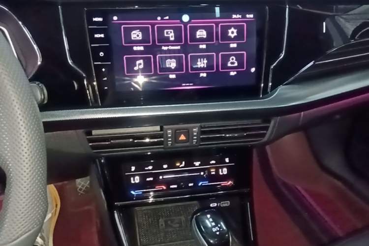 Used Volkswagen Passat 2025 Outstanding Model 380TSI Dragon Glory Edition Audio And AC Panel