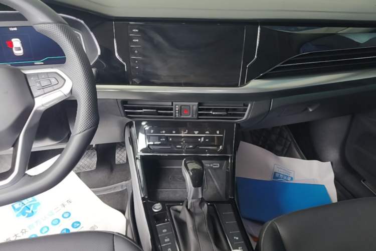 Used Volkswagen Passat 2025 Outstanding Model 380TSI Dragon Glory Edition Audio And AC Panel
