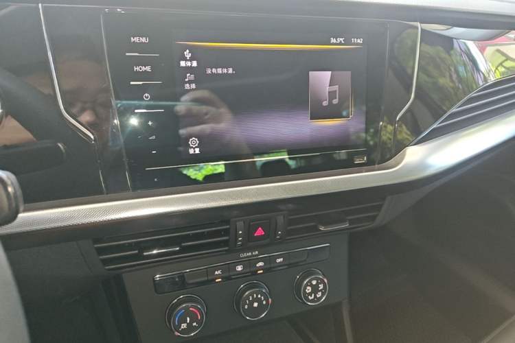Used Volkswagen Passat 2025 Outstanding Model 280TSI Business Edition Audio And AC Panel