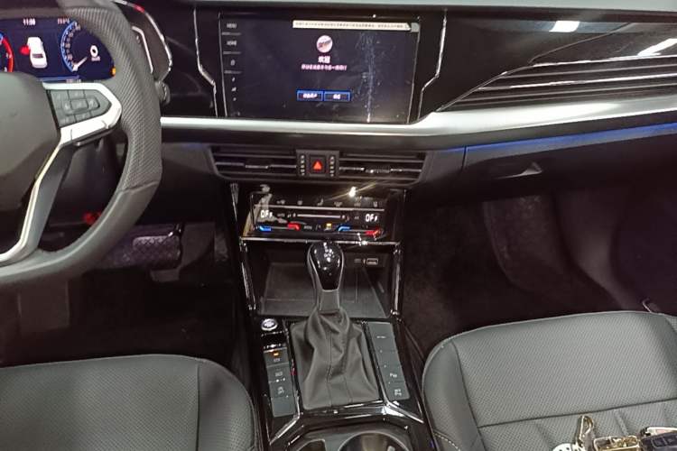 Used Volkswagen Passat 2025 Outstanding Model 380TSI Starry Dragon Glorious Edition Audio And AC Panel