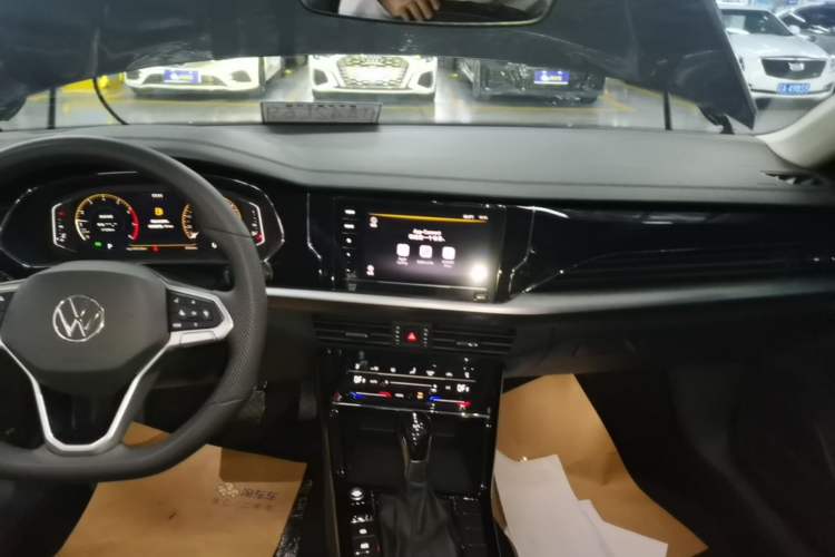 Used Volkswagen Passat 2025 Premium Version 380TSI Dragon Edition Audio And AC Panel