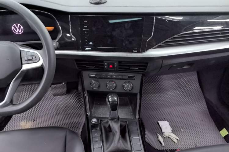 Used Volkswagen Passat 2025 Outstanding Model 280TSI Business Edition Audio And AC Panel