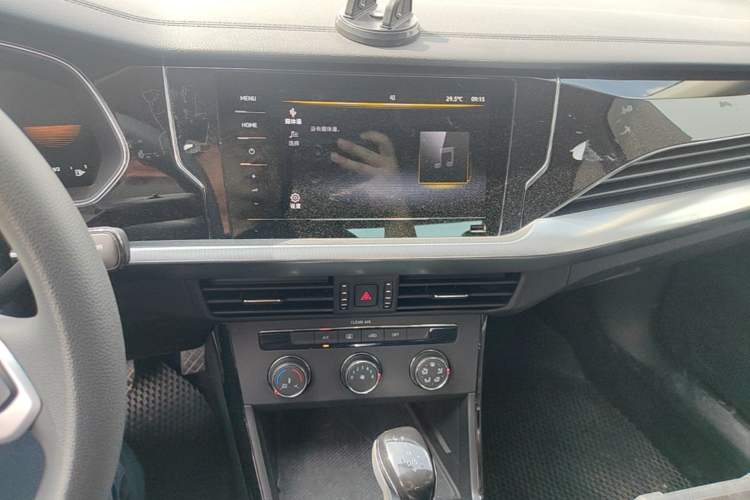 Used Volkswagen Passat 2025 Outstanding Model 280TSI Business Edition Audio And AC Panel