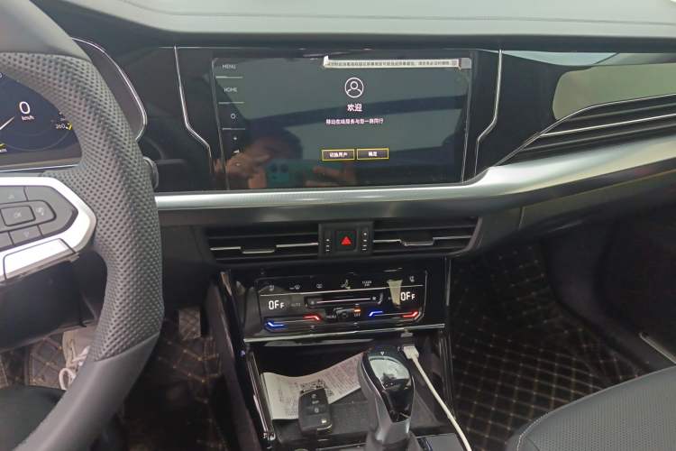 Used Volkswagen Passat 2025 Outstanding Model 380TSI Dragon Glory Edition Audio And AC Panel