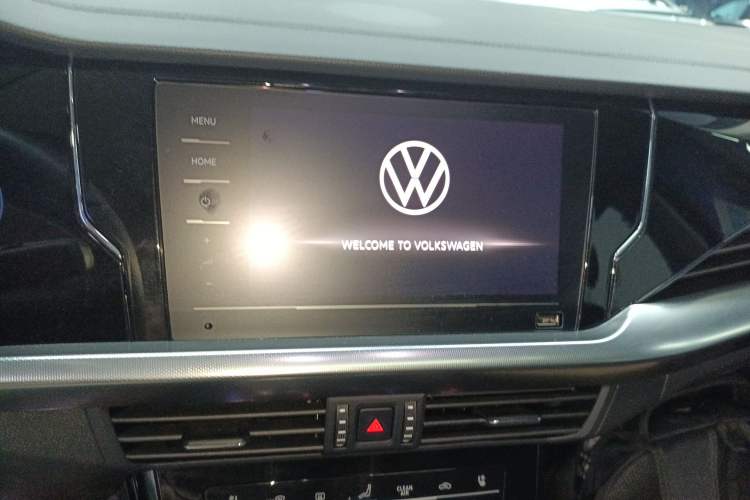 Used Volkswagen Passat 2025 Premium Version 380TSI Dragon Edition Audio And AC Panel