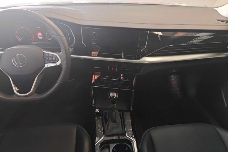 Used Volkswagen Passat 2025 Premium Version 380TSI Dragon Edition Audio And AC Panel
