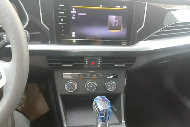 Used Volkswagen Passat 2025 Outstanding Model 280TSI Business Edition Audio And AC Panel