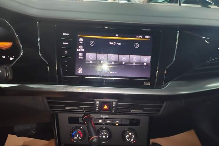 Used Volkswagen Passat 2025 Outstanding Model 280TSI Business Edition Audio And AC Panel