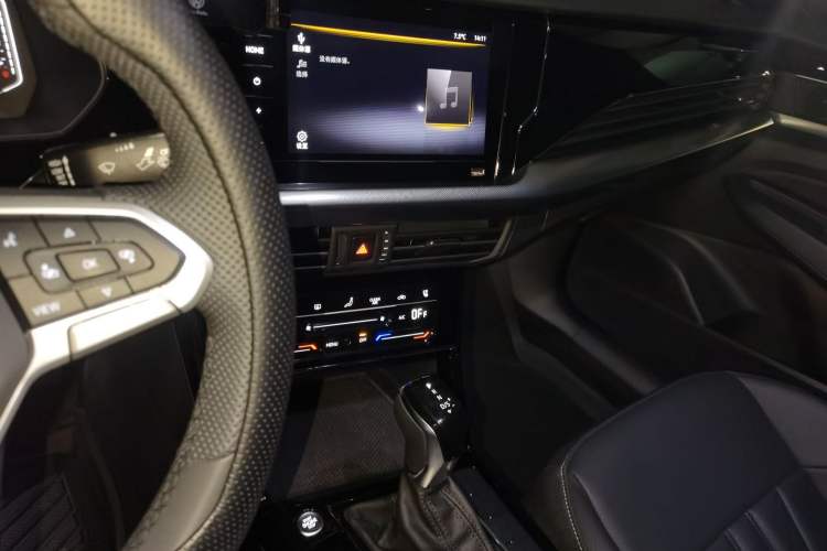 Used Volkswagen Passat 2025 Outstanding Model 330TSI Starry Elite Edition Audio And AC Panel