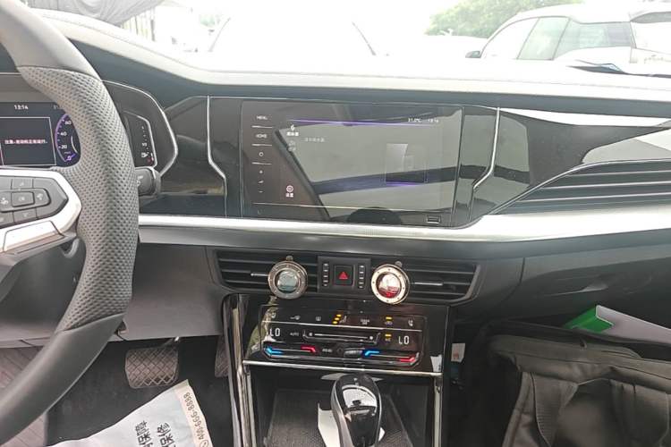 Used Volkswagen Passat 2025 Premium Version 380TSI Dragon Edition Audio And AC Panel