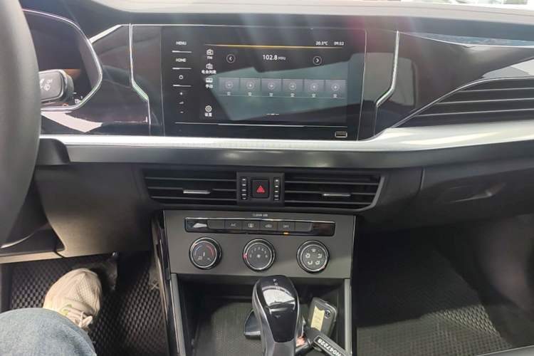 Used Volkswagen Passat 2025 Outstanding Model 280TSI Business Edition Audio And AC Panel