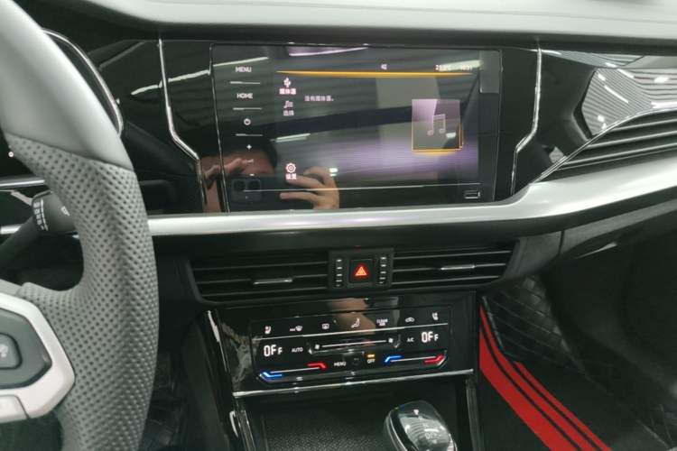 Used Volkswagen Passat 2025 Outstanding Model 330TSI Starry Elite Edition Audio And AC Panel