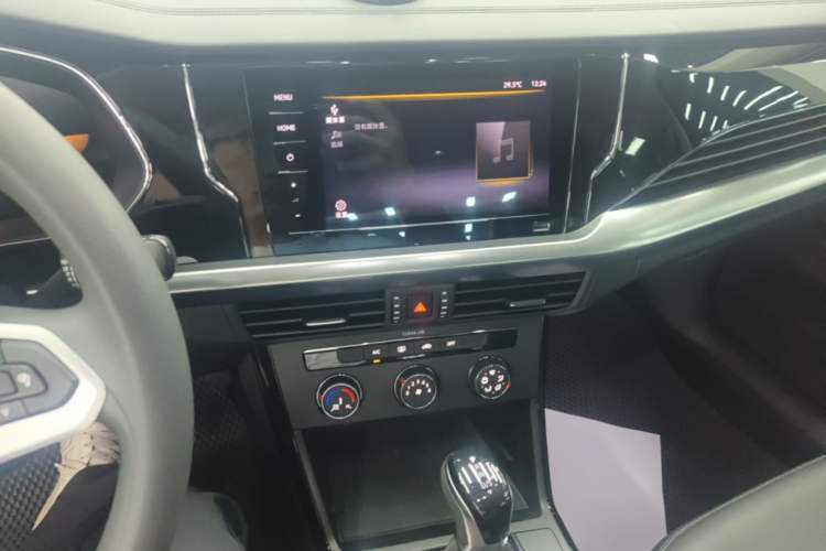 Used Volkswagen Passat 2025 Outstanding Model 280TSI Business Edition Audio And AC Panel