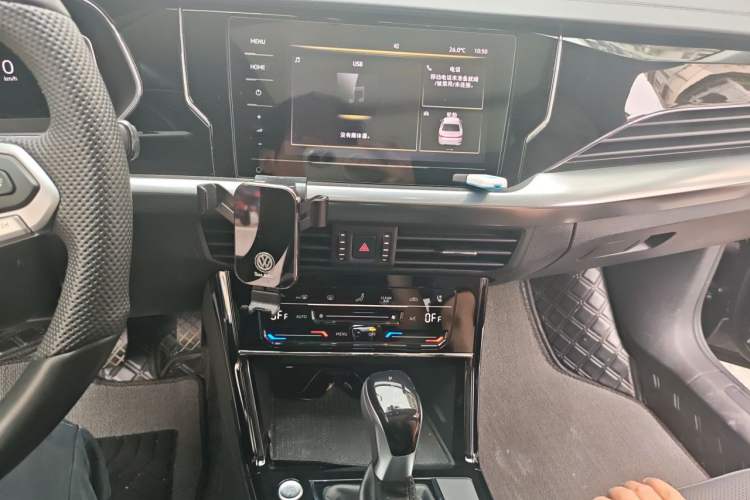Used Volkswagen Passat 2025 Outstanding Model 330TSI Elite Edition Audio And AC Panel