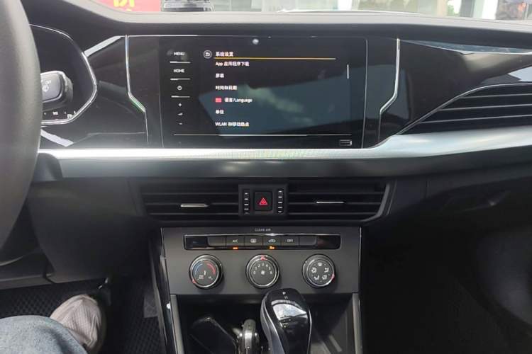 Used Volkswagen Passat 2025 Outstanding Model 280TSI Business Edition Audio And AC Panel