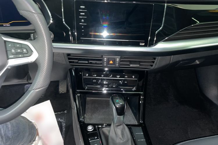 Used Volkswagen Passat 2025 Outstanding Model 330TSI Starry Elite Edition Audio And AC Panel