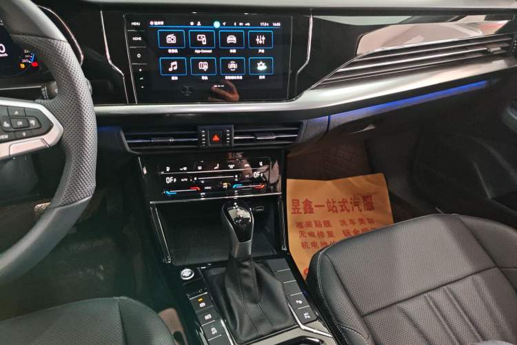 Used Volkswagen Passat 2025 Outstanding Model 380TSI Starry Dragon Glorious Edition Audio And AC Panel