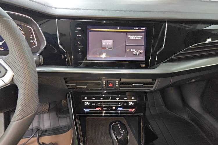 Used Volkswagen Passat 2025 Outstanding Model 380TSI Starry Dragon Edition Audio And AC Panel
