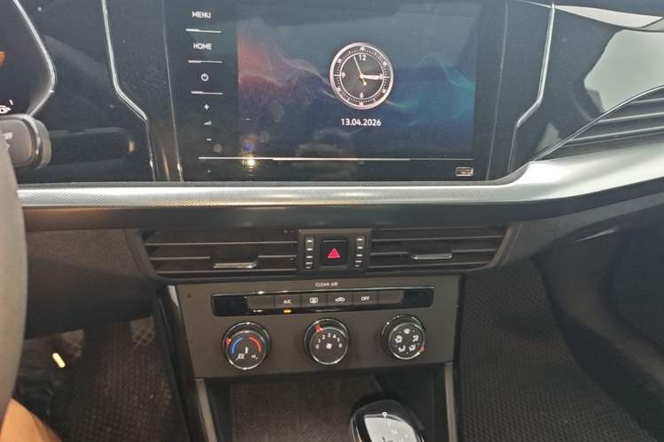 Used Volkswagen Passat 2025 Outstanding Model 280TSI Business Edition Audio And AC Panel