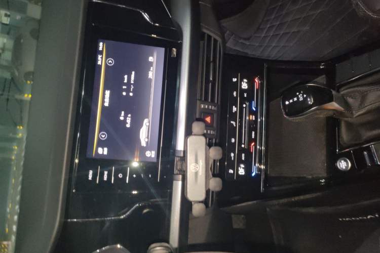 Used Volkswagen Passat 2025 Premium Version 380TSI Dragon Edition Audio And AC Panel