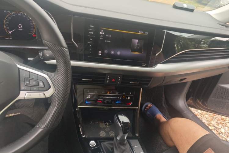 Used Volkswagen Passat 2025 Outstanding Model 330TSI Elite Edition Audio And AC Panel
