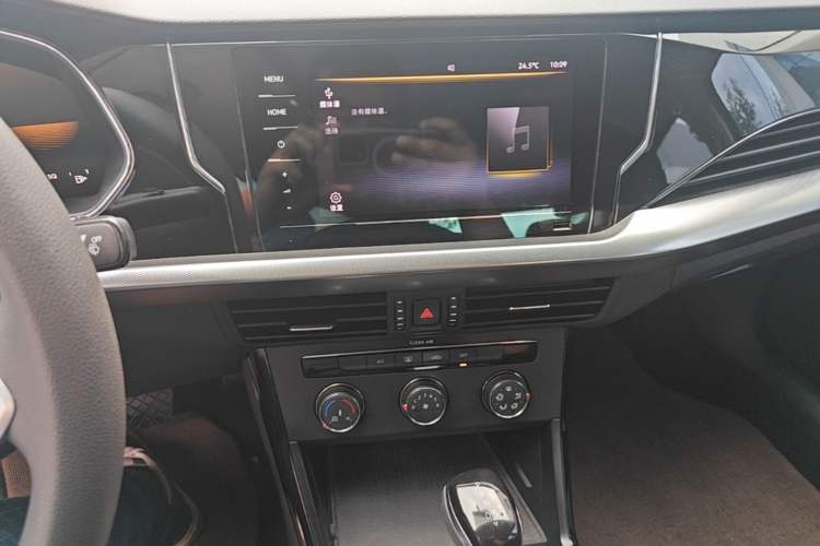 Used Volkswagen Passat 2025 Outstanding Model 280TSI Business Edition Audio And AC Panel