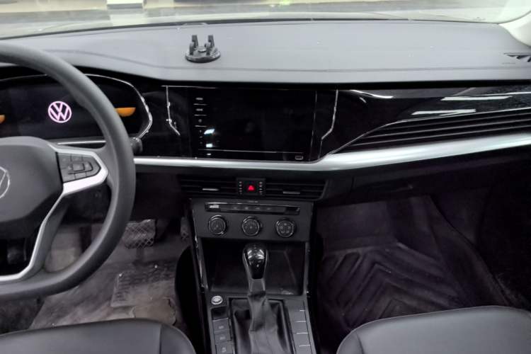 Used Volkswagen Passat 2025 Outstanding Model 280TSI Business Edition Audio And AC Panel