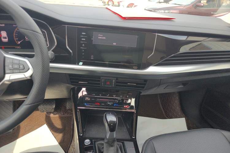 Used Volkswagen Passat 2025 Outstanding Model 330TSI Starry Elite Edition Audio And AC Panel