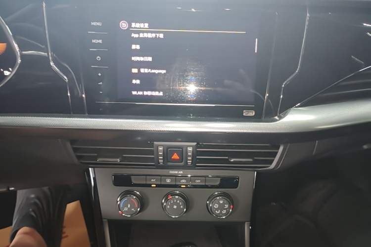Used Volkswagen Passat 2025 Outstanding Model 280TSI Business Edition Audio And AC Panel