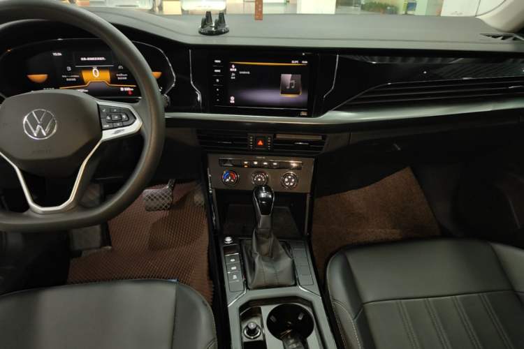 Used Volkswagen Passat 2025 Outstanding Model 280TSI Business Edition Audio And AC Panel