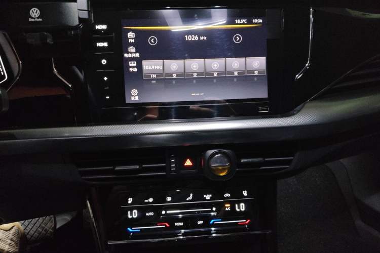 Used Volkswagen Passat 2025 Outstanding Model 330TSI Starry Elite Edition Audio And AC Panel