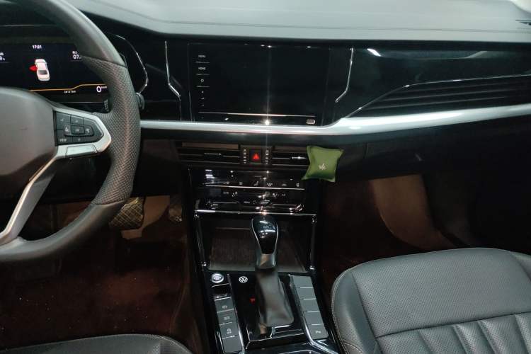 Used Volkswagen Passat 2025 Premium Version 380TSI Dragon Edition Audio And AC Panel