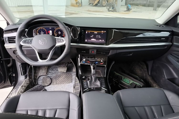 Used Volkswagen Passat 2025 Premium Version 380TSI Dragon Edition Audio And AC Panel
