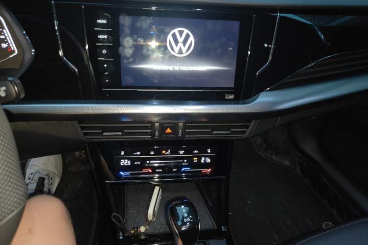 Used Volkswagen Passat 2025 Outstanding Model 330TSI Starry Elite Edition Audio And AC Panel