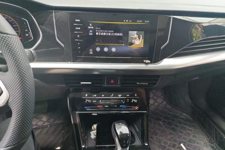 Used Volkswagen Passat 2025 Premium Version 380TSI Dragon Edition Audio And AC Panel