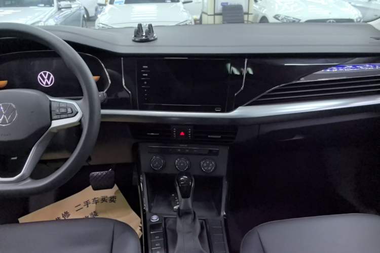 Used Volkswagen Passat 2025 Outstanding Model 280TSI Business Edition Audio And AC Panel