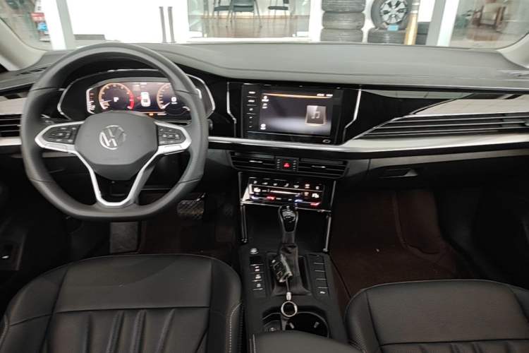 Used Volkswagen Passat 2025 Premium Version 380TSI Dragon Edition Audio And AC Panel