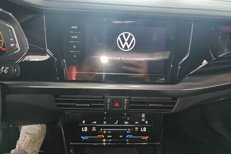 Used Volkswagen Passat 2025 Premium Version 380TSI Dragon Edition Audio And AC Panel