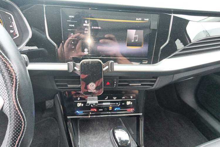 Used Volkswagen Passat 2025 Outstanding Model 330TSI Starry Elite Edition Audio And AC Panel