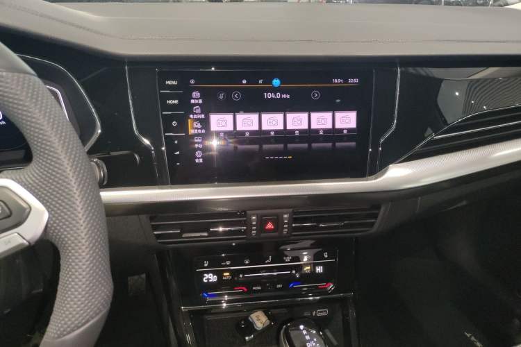 Used Volkswagen Passat 2025 Outstanding Model 380TSI Dragon Glory Edition Audio And AC Panel