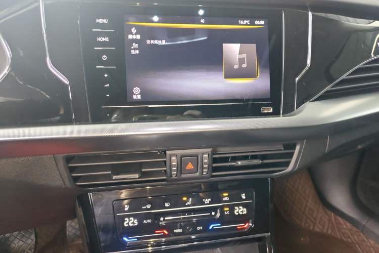 Used Volkswagen Passat 2025 Premium Version 380TSI Dragon Edition Audio And AC Panel