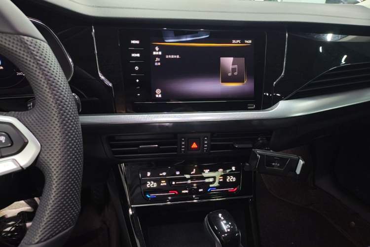 Used Volkswagen Passat 2025 Outstanding Model 330TSI Starry Elite Edition Audio And AC Panel