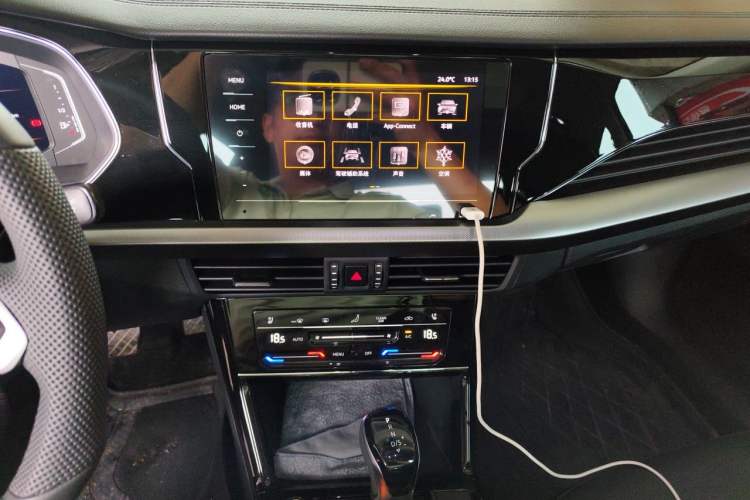 Used Volkswagen Passat 2025 Premium Version 380TSI Dragon Edition Audio And AC Panel