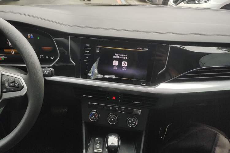 Used Volkswagen Passat 2025 Outstanding Model 280TSI Business Edition Audio And AC Panel