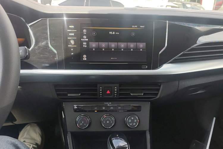 Used Volkswagen Passat 2025 Outstanding Model 280TSI Business Edition Audio And AC Panel