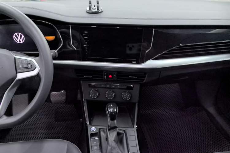 Used Volkswagen Passat 2025 Outstanding Model 280TSI Business Edition Audio And AC Panel